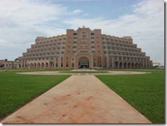 Cámara de Diputados en Yamoussoukro-Costa de Marfil-EL CRISOL DE LA CORDURA